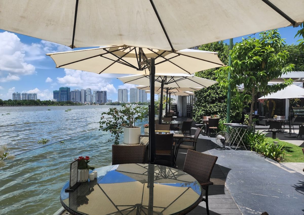 Không gian yên bình tại Bistro Song Vie