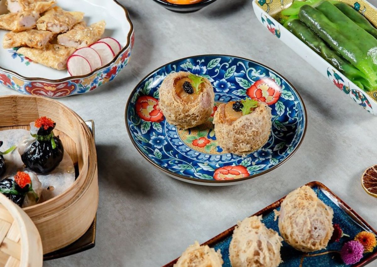 Không gian nhà hàng Lai với view phố đi bộ