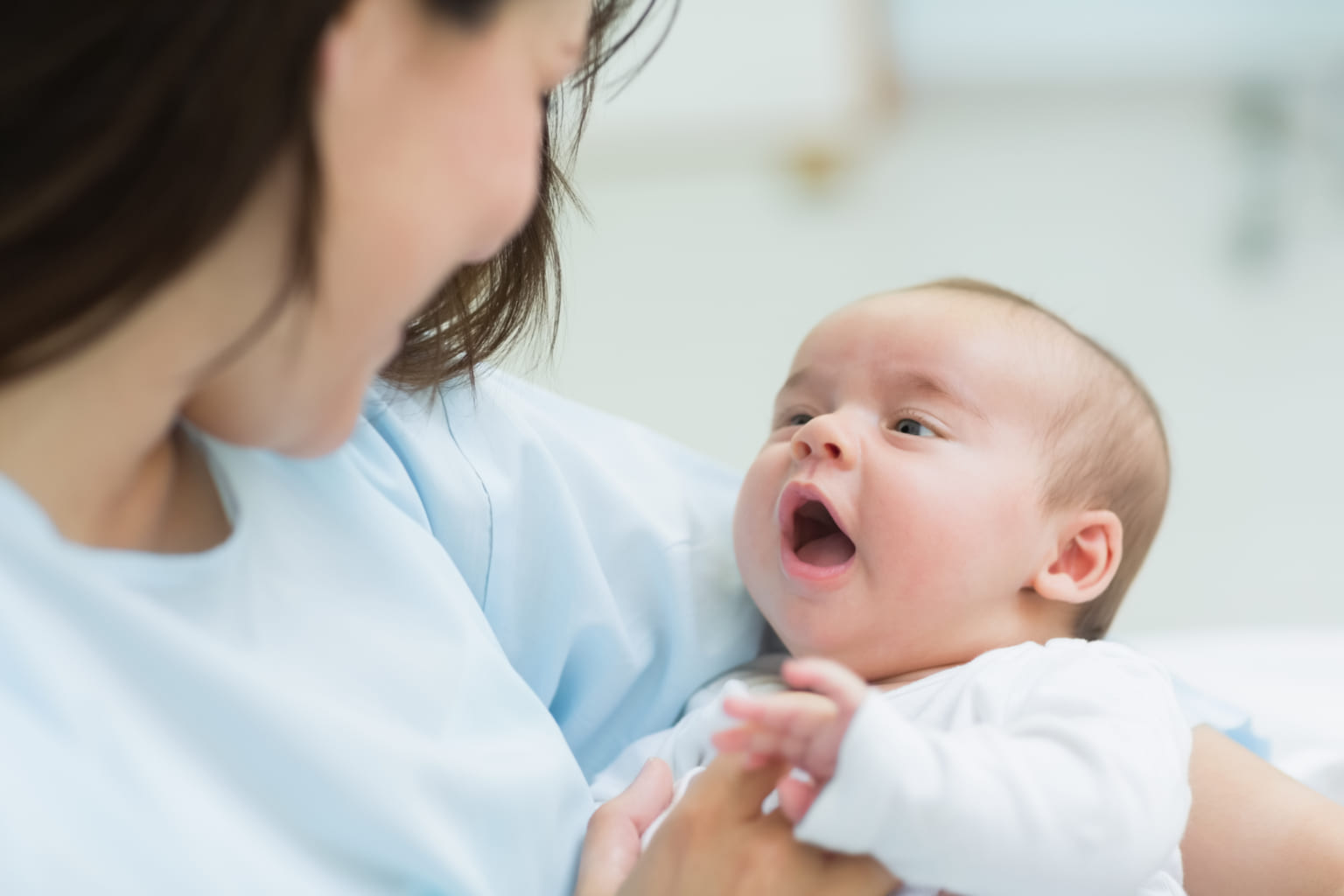Chăm sóc sức khỏe bé và mẹ sau khi sinh