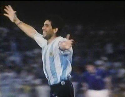 Maradona tranh tài bên trên FIFA World Cup 1990